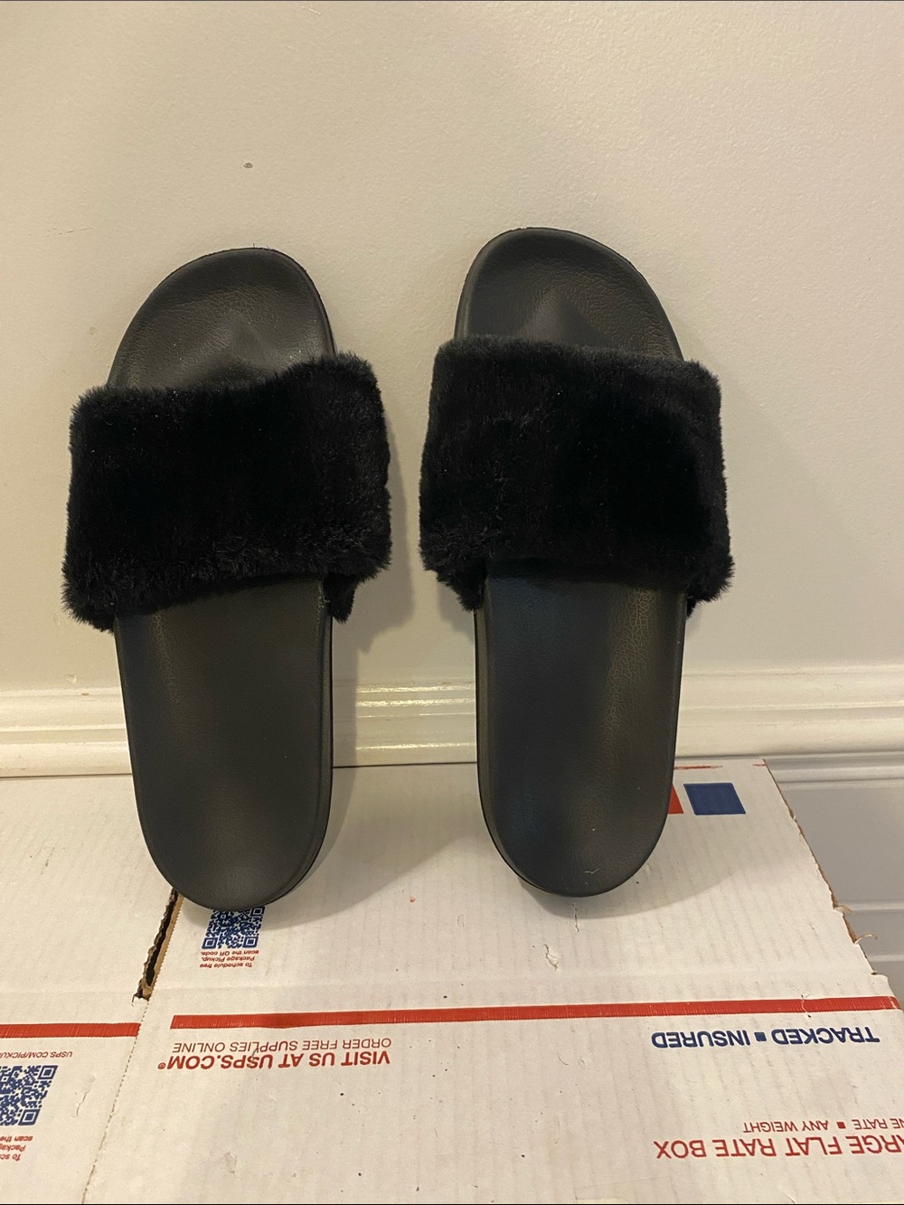 Secrets Treasure size 11-12 Slippers good condition